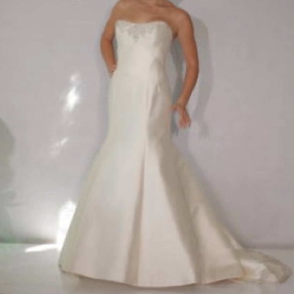 RIVINI Gown + Veil by Erin Cole - Picture 10 of 12